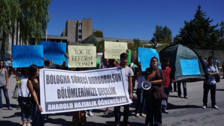 Anadolu Üniversitesi Öğrencilerinden Yök Önünde Çadırlı Eylem