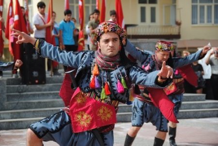 Anadolu'nun kültürel zenginliği, gösterilerle turistlere tanıtılıyor