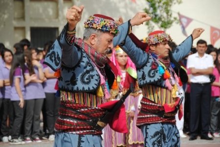 Anadolu'nun kültürel zenginliği, gösterilerle turistlere tanıtılıyor