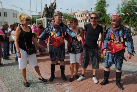 Anadolu'nun kültürel zenginliği, gösterilerle turistlere tanıtılıyor