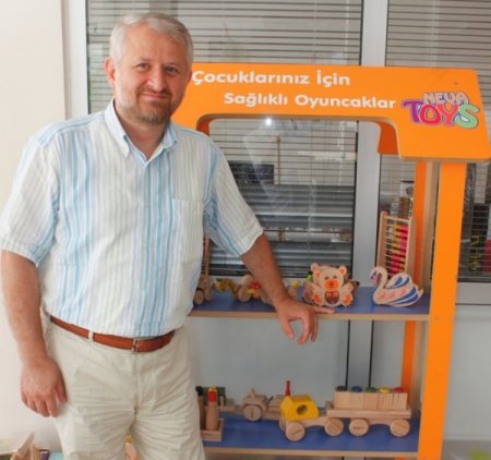 Anadolu’nun Tahta Topacı Avrupalı Çocukları Eğlendiriyor