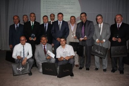 Anafen, başarılı öğrencileri ödüllendirdi