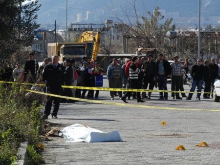 Anamur'da Bir Kişi Pompalı Tüfekle Öldürüldü