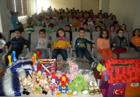Anaokulu öğrencileri, ihtiyaç sahibi minikler için hediye gönderdi