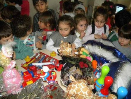 Anaokulu öğrencileri, ihtiyaç sahibi minikler için hediye gönderdi