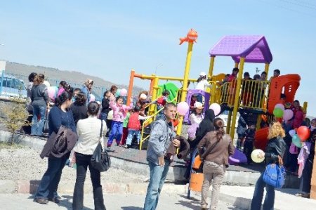 Anaokulu öğrencileri boyama şenliğinde bir araya geldi