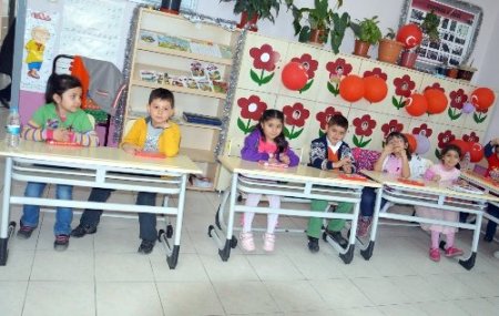 Anaokulu öğrencileri boyama şenliğinde bir araya geldi