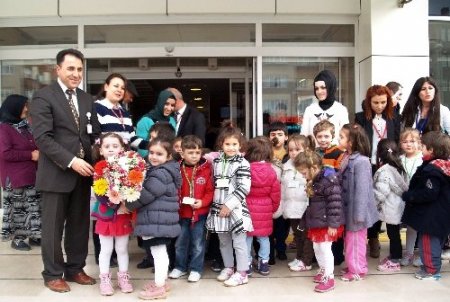 Anaokulu öğrencilerinden hastane ziyareti