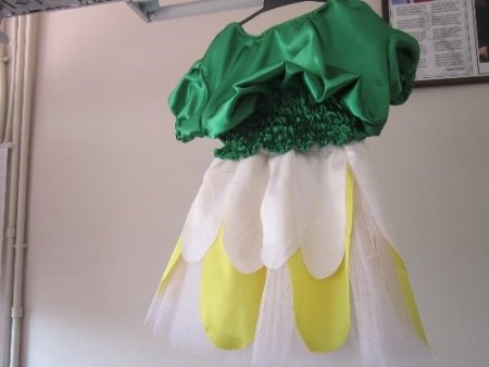 Anaokulu öğrencilerinin 23 Nisan kostümünü Derikli kursiyerler dikti