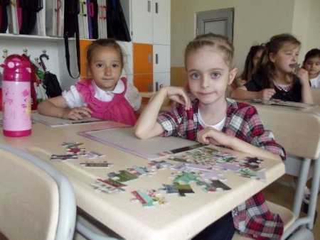 Anasınıfı öğrencileri yapboz şenliğinde ter döktü