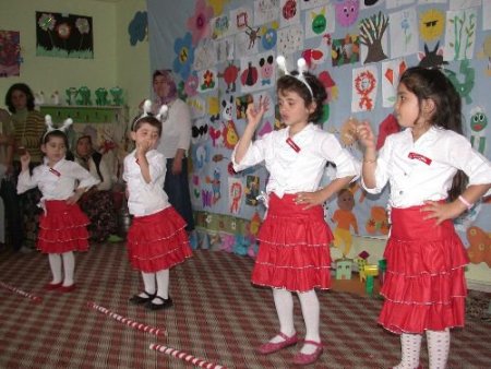 Anasınıfı Öğrencilerinin Resim Sergisi Ve Yılsonu Gösterisi Beğeni Topladı