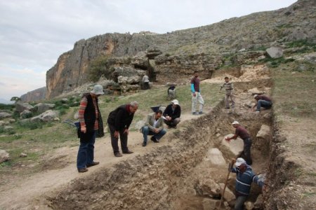 Anavarza antik kentinde arkeolojik kazılara ara verildi