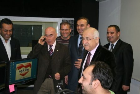 Anayasa Çalışmalarından Bunalan Çiçek, Müslüm Gürses Dinleyerek Rahatlıyormuş