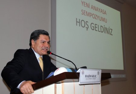 'Anayasa sürecinde taraflar kırmızı çizgilerinin bir adım gerisinde durmalı'