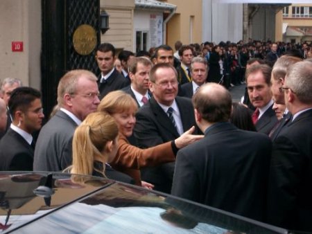Angela Merkel, Alman Lisesi'ni Ziyaret Etti