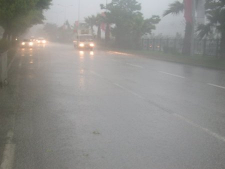 Ani Bastıran Yağmur Vatandaşa Zor Anlar Yaşattı