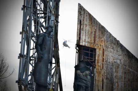 Anıta göstermelik helikopter operasyonu