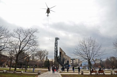 Anıta göstermelik helikopter operasyonu