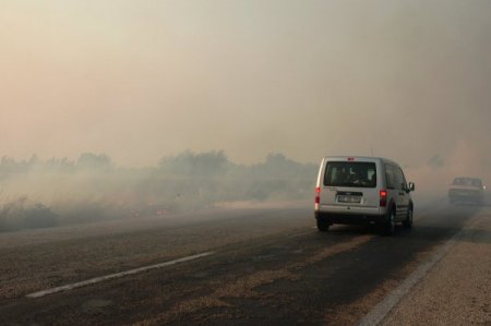 Anız Yangını Dumanı Trafiği Tehlikeye Sokuyor