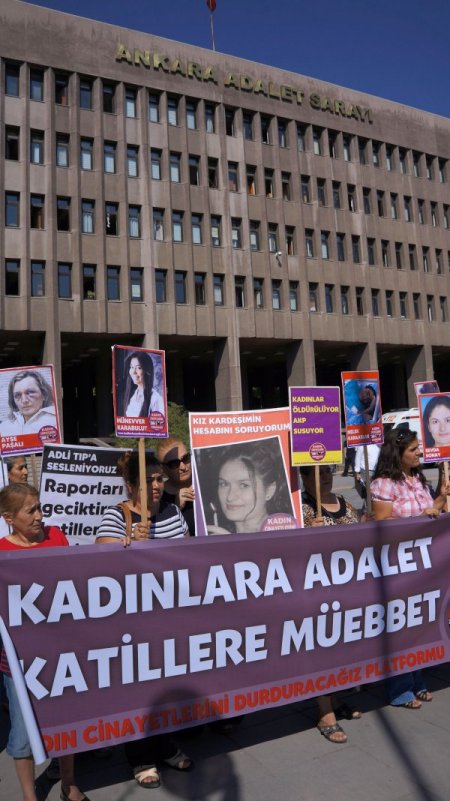 Ankara Adliyesi Önünde Kadına Şiddet Protestosu