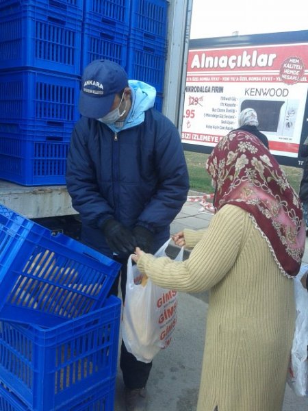 Ankara Büyükşehir Belediyesi'nden yoksul ailelere ekmek yardımı