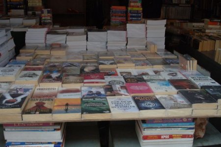 Ankara Emniyeti, 15 bin TL'lik bandrolsüz kitap ele geçirdi
