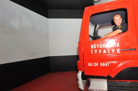 Ankara İtfaiyesi personeli ödüllü simülasyonla eğitiliyor