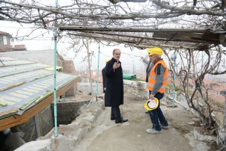 Ankara Kalesi'nde Bursa evi yükseliyor
