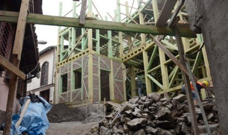 Ankara Kalesi'nde Bursa evi yükseliyor