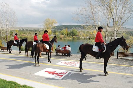 Ankara parklarına atlı, motorlu güvenlik