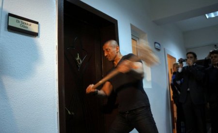 Ankara polisi hırsızların eve girişte kullandığı yöntemleri uygulamalı anlatacak