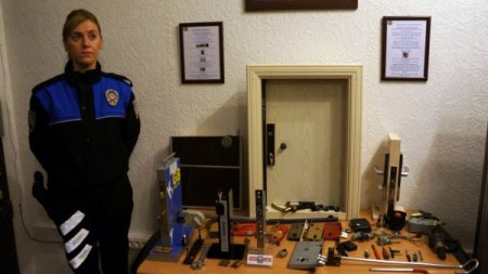 Ankara polisi hırsızların eve girişte kullandığı yöntemleri uygulamalı anlatacak