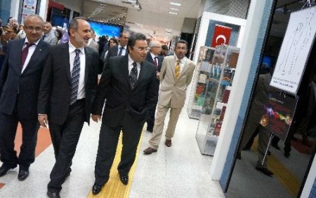 Ankara'da ‘Çizgilerle Kırk Hadis’ sergisi açıldı