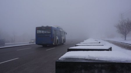 Ankara'da etkili olan sis sürücüleri zorladı