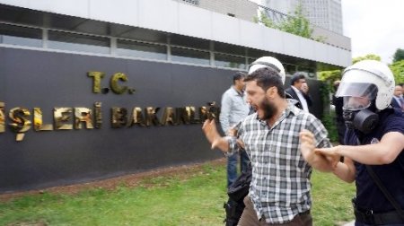 Ankara'da Reyhanlı protestolarına gözaltı (2)