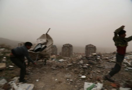 Ankara’da şiddetli rüzgar, evlerin çatılarını uçurdu