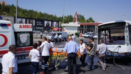 Ankara'da Trafik Kazası: 11 Yaralı