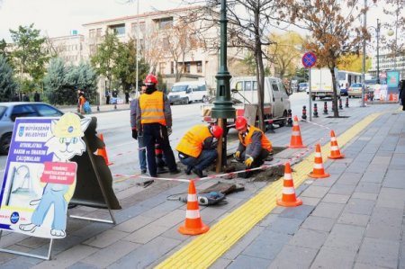Ankara'da yaya alt - üst geçitleri ile kaldırımlardaki ışıklandırmalara bakım