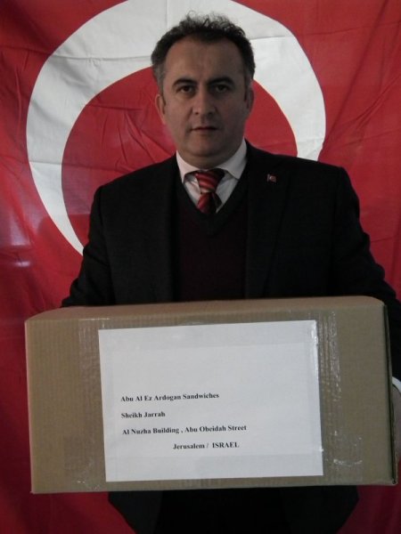 Ankaralı İşadamı, Filistinli Esnafa Bayrak Gönderdi