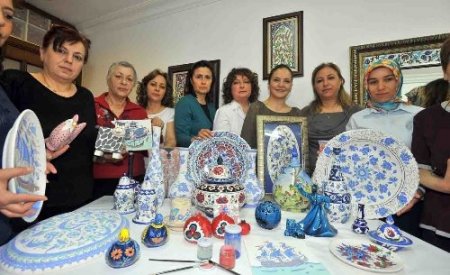 Ankaralı kadınlar çiniciliğe özendi