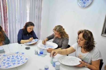 Ankaralı kadınlar çiniciliğe özendi