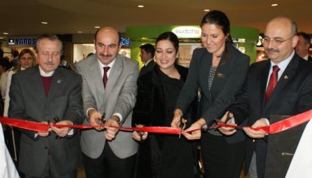 Ankaralı sanatseverler sergide bir araya geldi