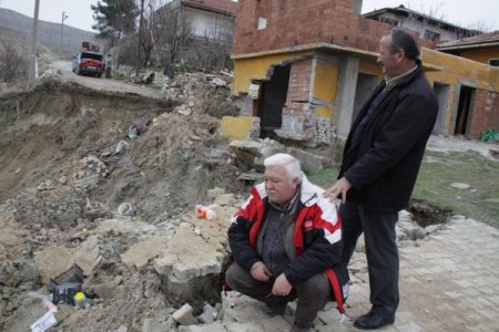 Ankara'nın Sarıyar Beldesindeki Heyelan: 12 Ev Kullanılamaz Durumda
