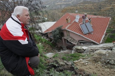 Ankara'nın Sarıyar Beldesindeki Heyelan: 12 Ev Kullanılamaz Durumda