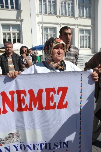 Ankara'ya Yürüyen Kocaelili Depremzedeler Adapazarı'na Ulaştı