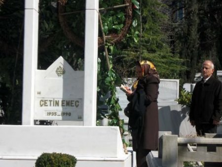 Anma Töreninde Emeç Ailesi Ertuğrul Özkök'e Tepki Gösterdi