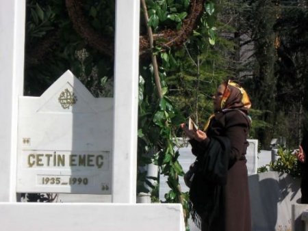 Anma Töreninde Emeç Ailesi Ertuğrul Özkök'e Tepki Gösterdi