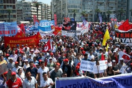 Anne, Dev-Lis’le 1 Mayıs’a katılan kızını grubun arasından çekip aldı