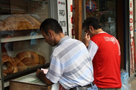 Anne babalar dikkat: Sadece erkekler değil, kız öğrencilerde iddaa oynuyor