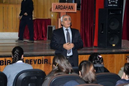 'Anne-babanın çocuğuna en büyük iyiliği birbirini sevmesidir'